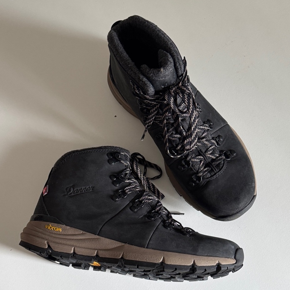 Danner Women’s Mountain 600 Black Winter Insulated Boots Size 9